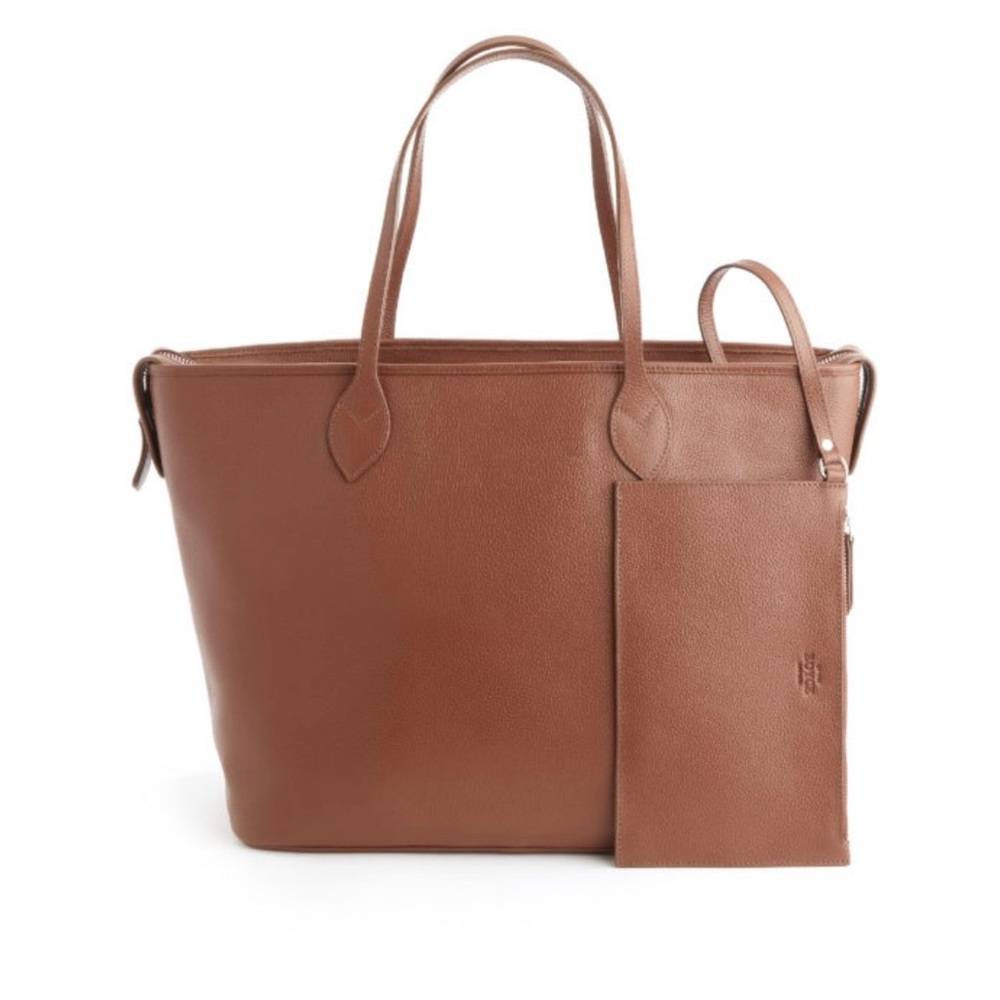 PEBBLED GRAIN WIDE TOTE BAG WITH WRISTLET